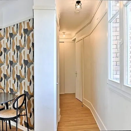 Moderne Et Colore Apartment *