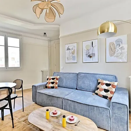 Moderne Et Colore Apartment